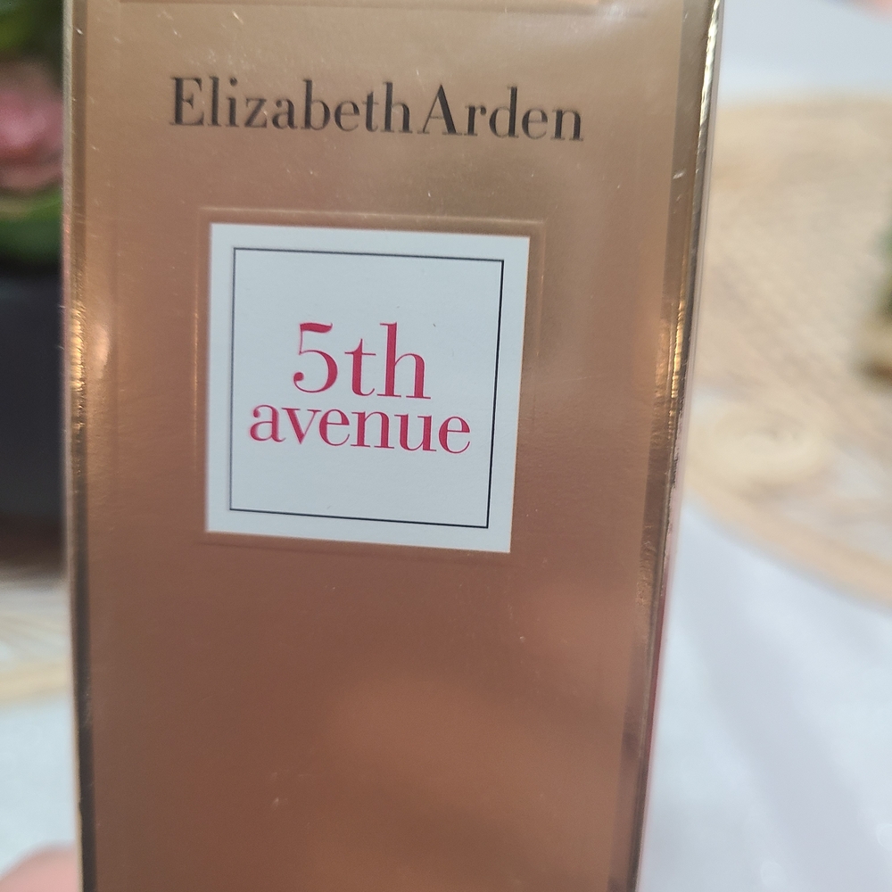 Elizabeth Arden Eau de Parfum Spray in Gold